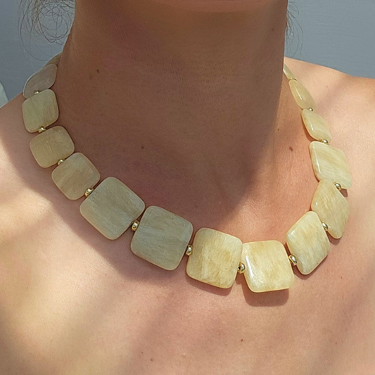 Colar Pelmo Plastron – Prata Banhada a Ouro e Calcite Quadrada