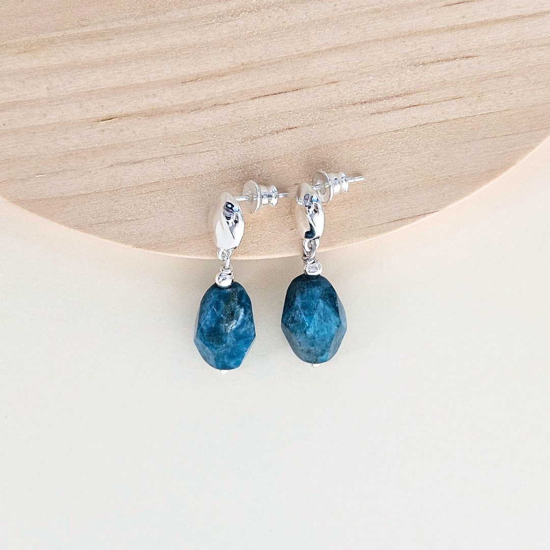 Konkordia Earrings – 925 Sterling Silver & Apatite