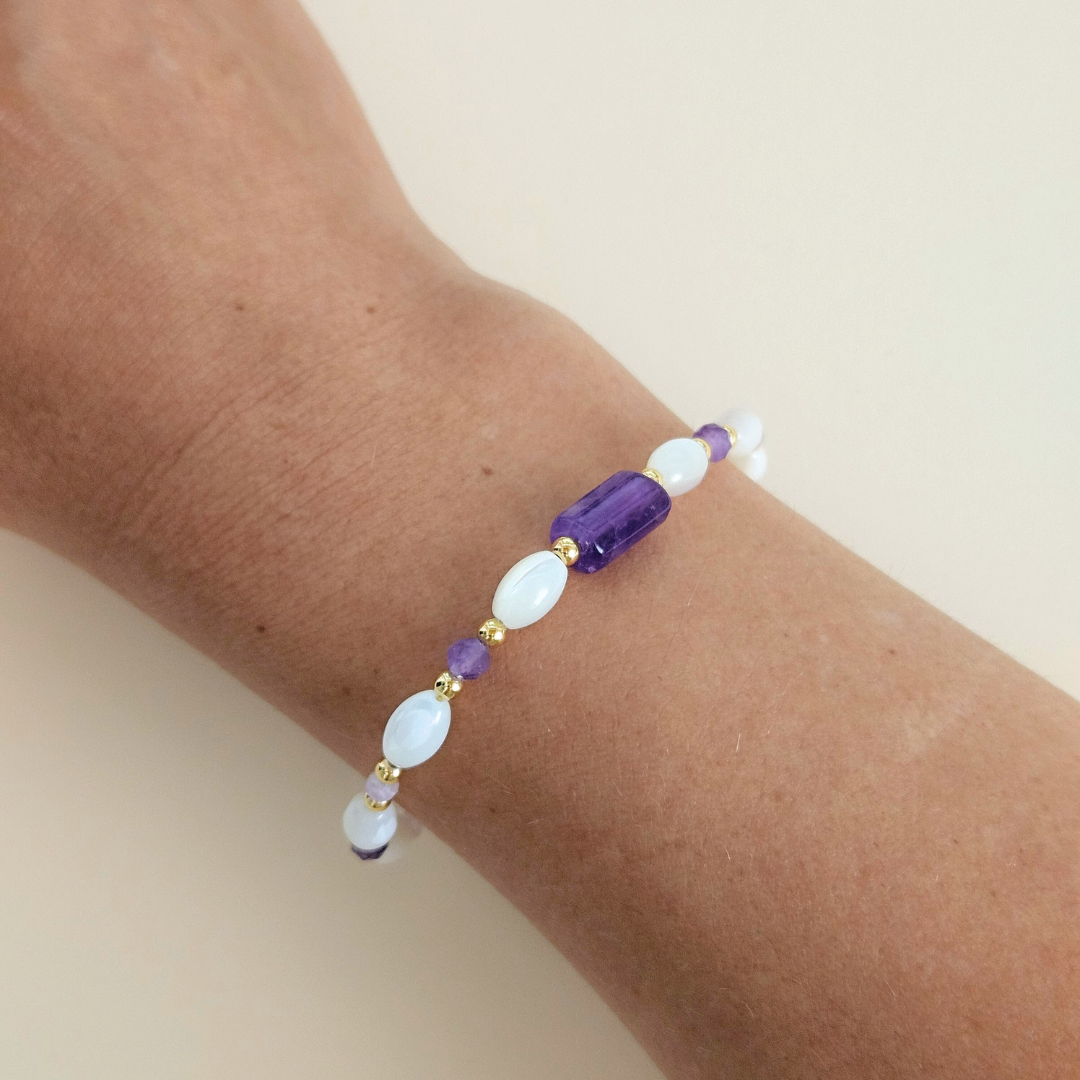 PULSEIRA COM AMETISTA, KUNZITE E MADREPÉROLA