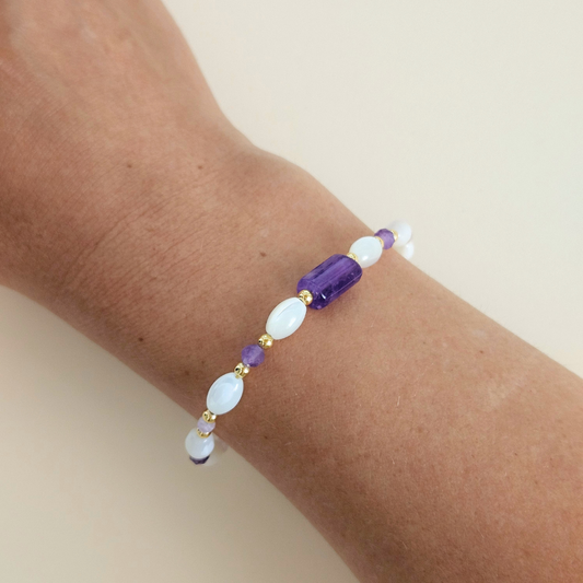 PULSEIRA COM AMETISTA, KUNZITE E MADREPÉROLA