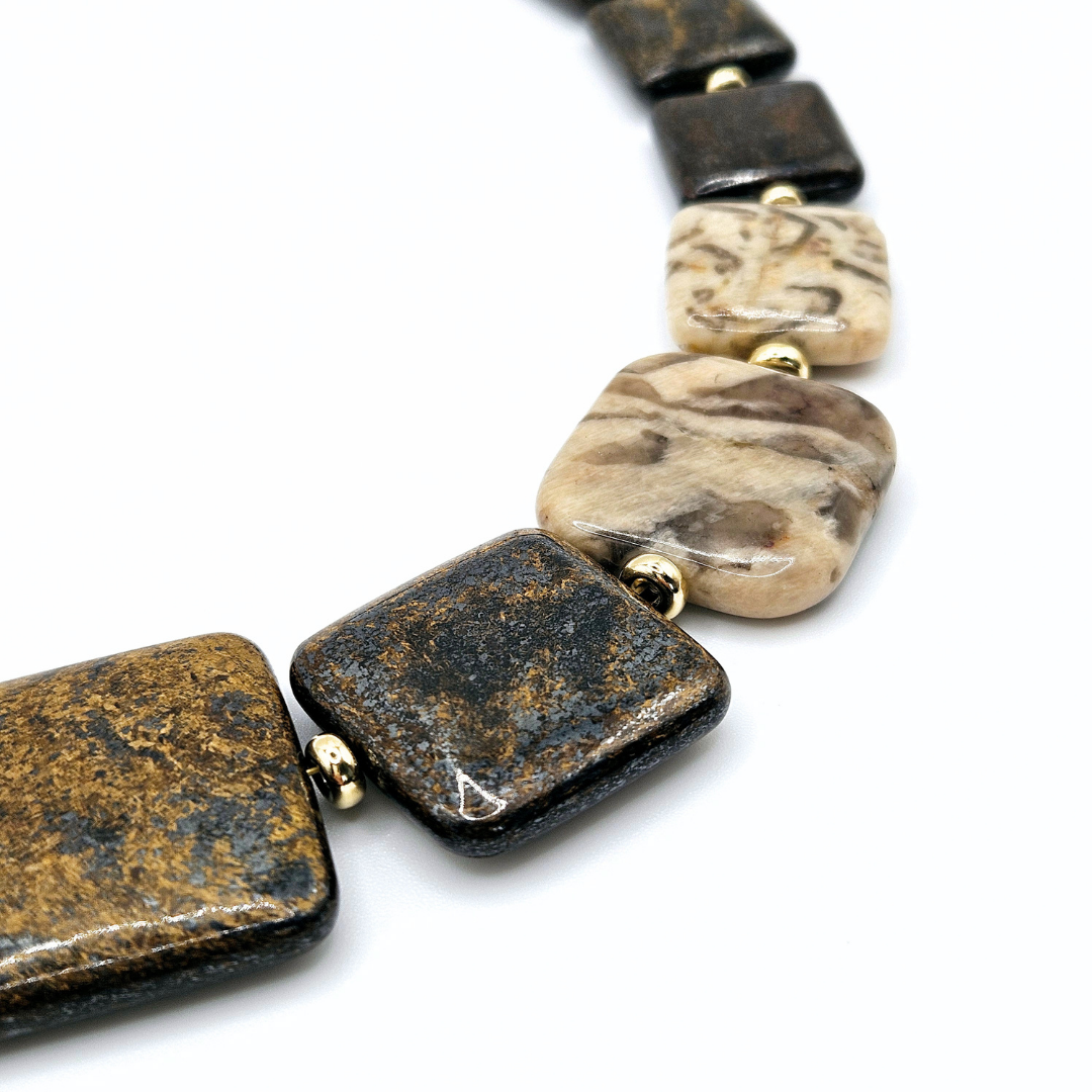Colar Civetta Plastron – Prata Banhada a Ouro, Bronzite e Jaspe