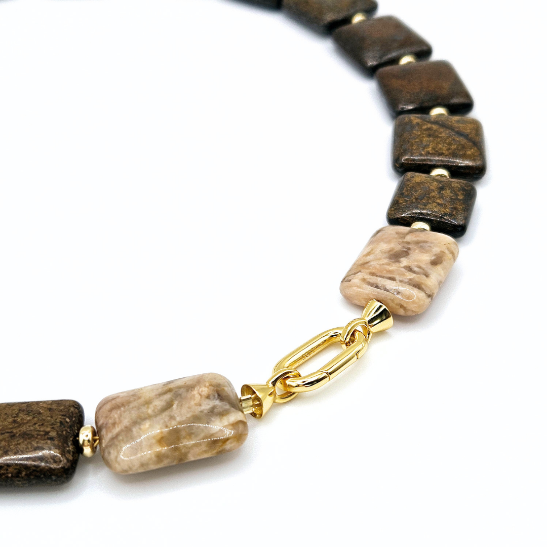 Colar Civetta Plastron – Prata Banhada a Ouro, Bronzite e Jaspe