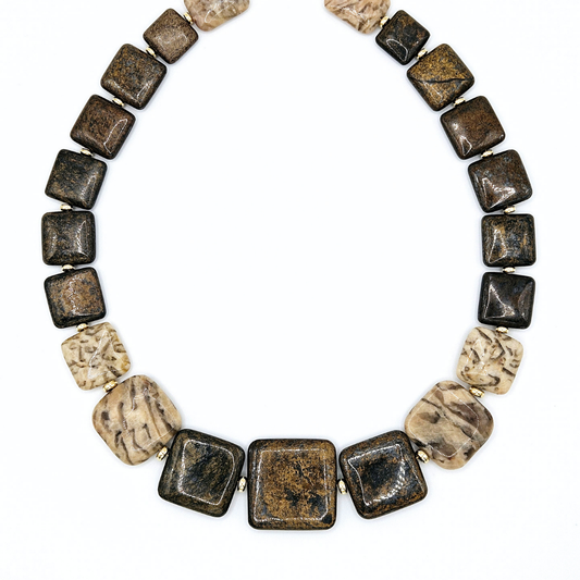 Colar Civetta Plastron – Prata Banhada a Ouro, Bronzite e Jaspe