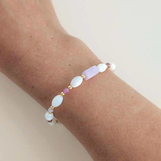 PULSEIRA COM KUNZITA, RUBI E MADREPÉROLA