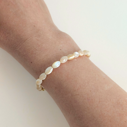 PULSEIRA OVAL EM MADREPÉROLA